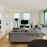 The Southwark Heights -Modern 3-Bedroom Flat With City Views