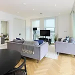 The Southwark Heights -Modern 3-Bedroom Flat With City Views