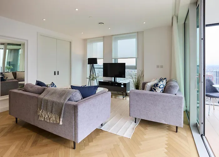 The Southwark Heights -Modern 3-Bedroom Flat With City Views