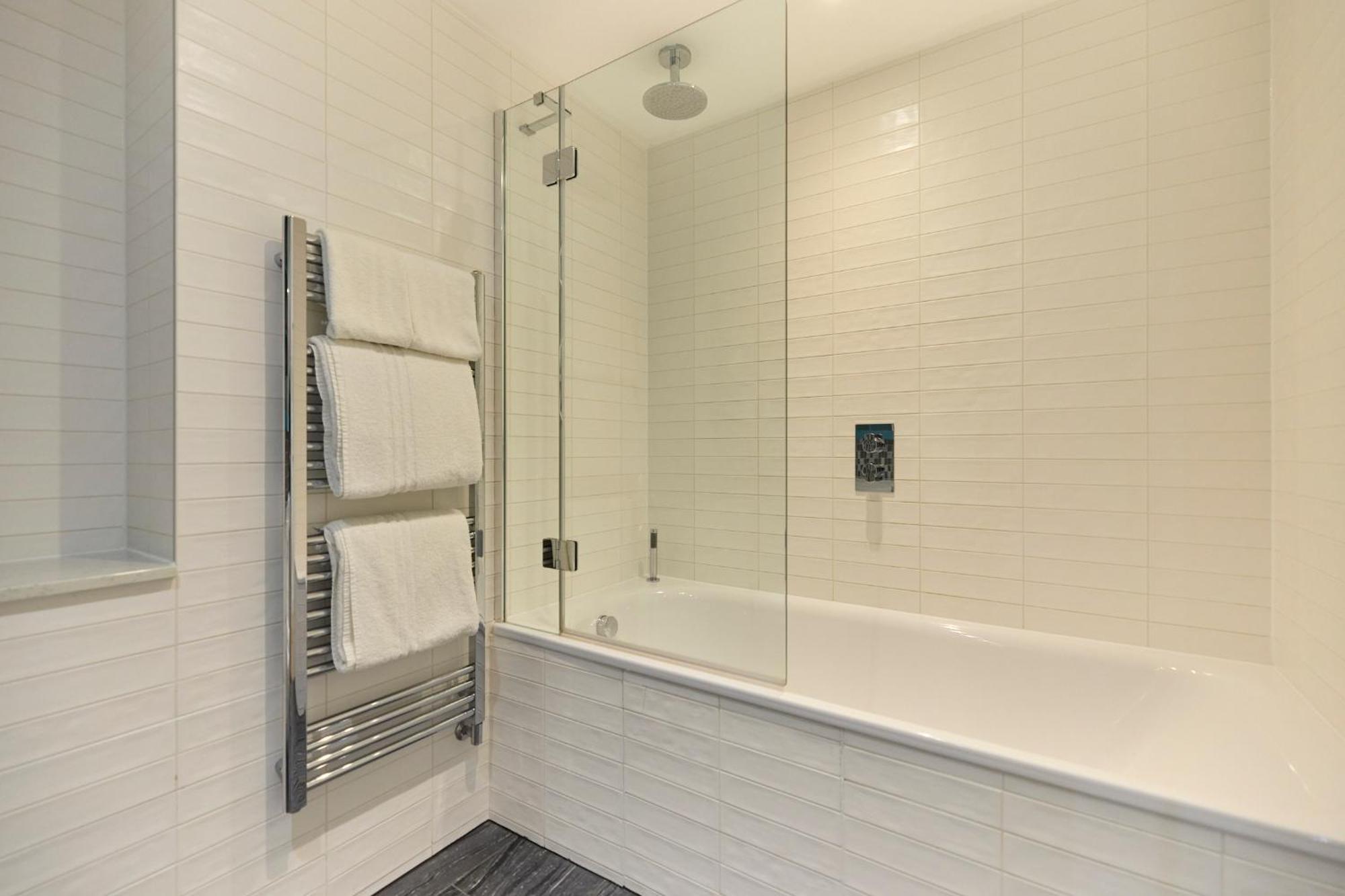 The Southwark Heights -modern 3-bedroom Flat With Views *